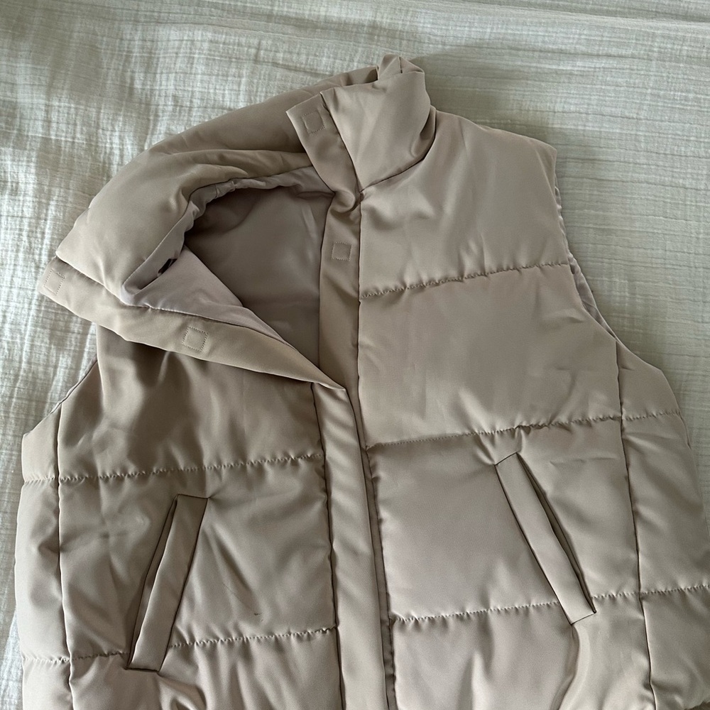 SHEIN Light Beige Quilted Vest